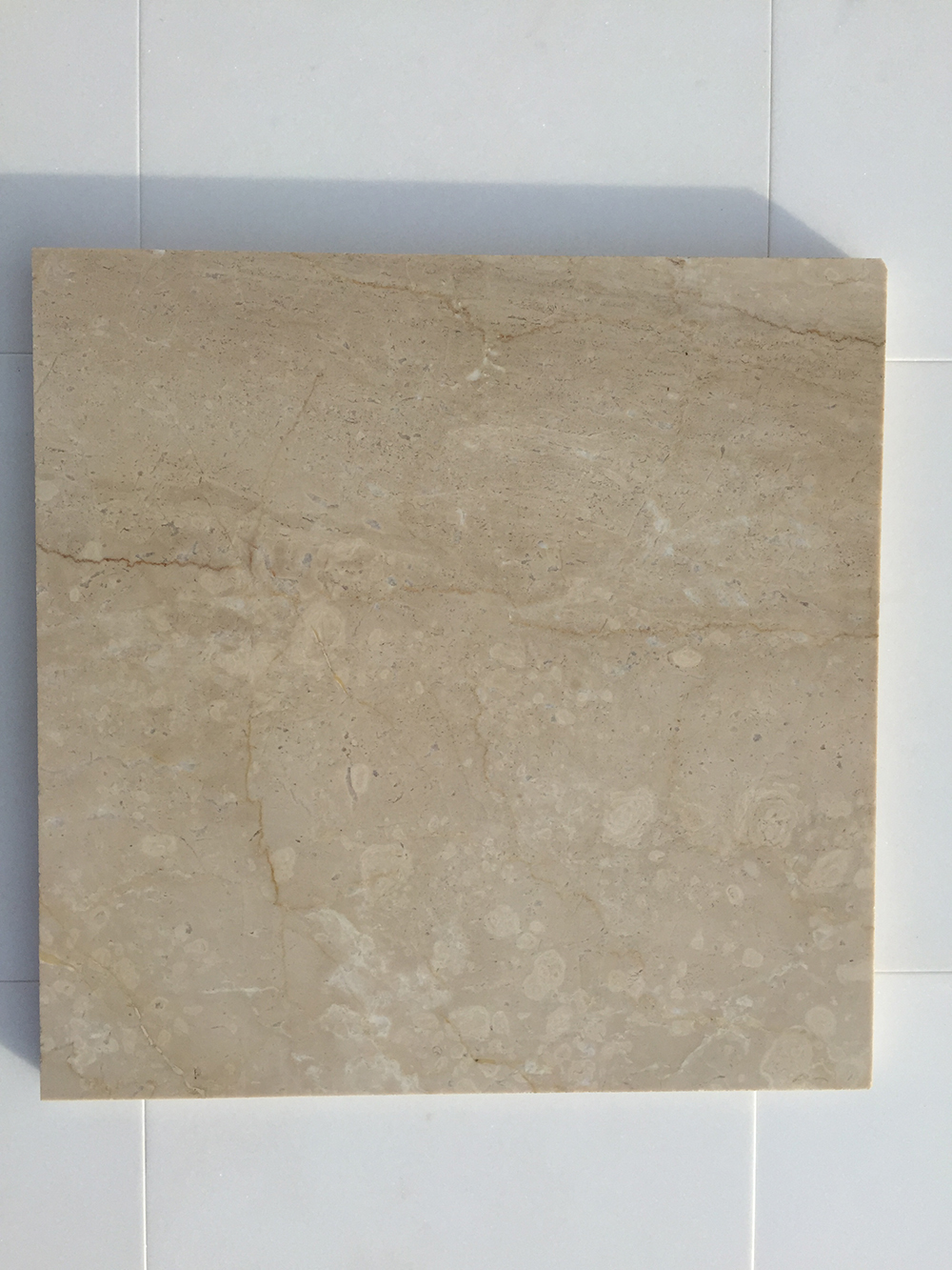 Botticino matt márvány Nagy mennyiség elérhető  30 x vàltozó hossz x 1,5 cm Azonnal Elérhető