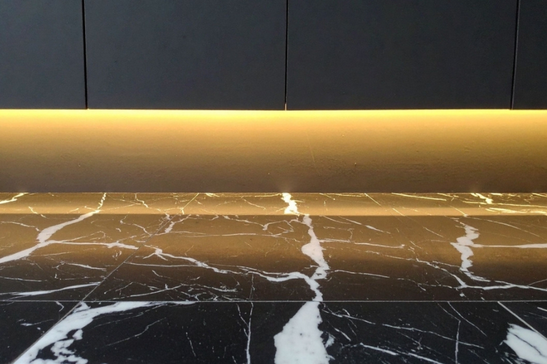 márványlap, márványburkolat Nemeskő Market Kft.